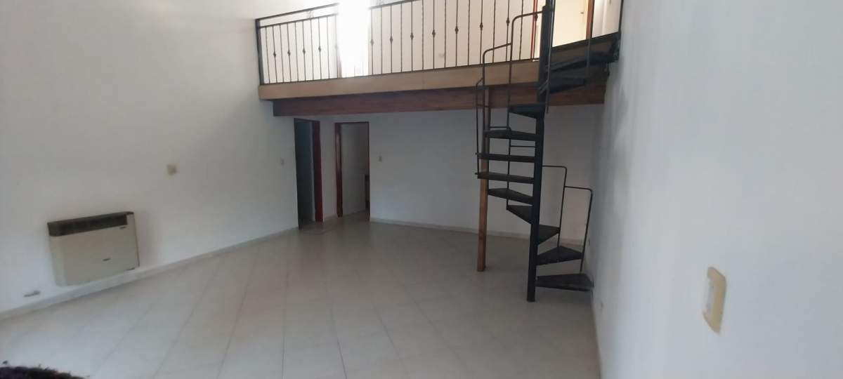 SE ALQUILA CASA GRANDE DE 4 DORMITORIOS CON GARAGE