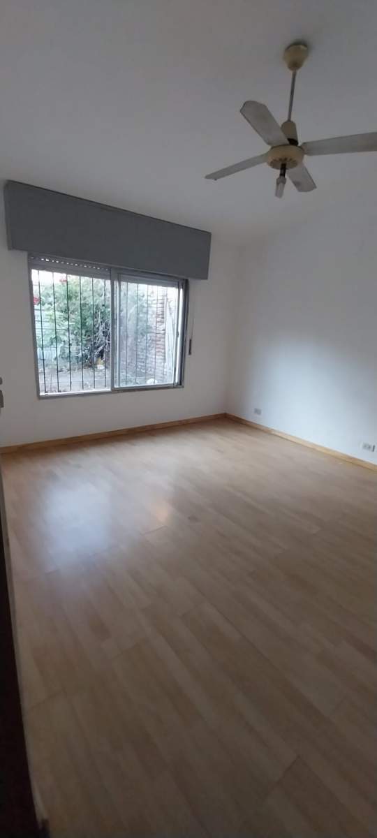SE ALQUILA CASA GRANDE DE 4 DORMITORIOS CON GARAGE