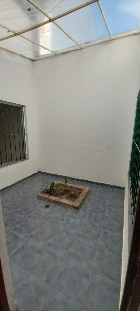 SE ALQUILA CASA GRANDE DE 4 DORMITORIOS CON GARAGE