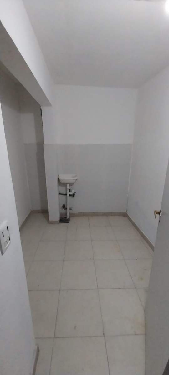 SE ALQUILA CASA GRANDE DE 4 DORMITORIOS CON GARAGE
