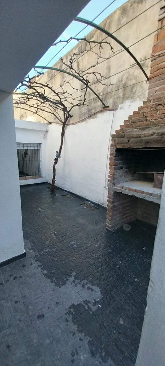 SE ALQUILA CASA GRANDE DE 4 DORMITORIOS CON GARAGE