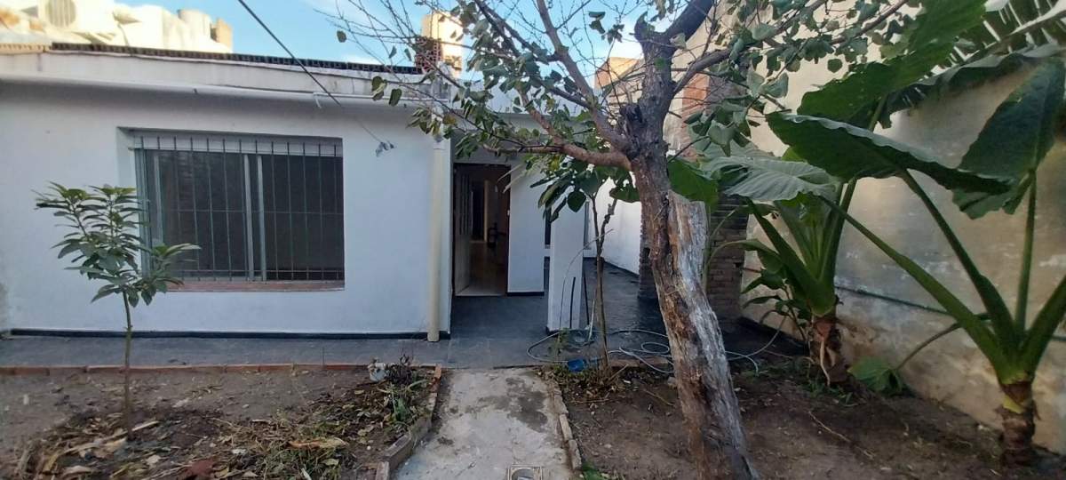SE ALQUILA CASA GRANDE DE 4 DORMITORIOS CON GARAGE