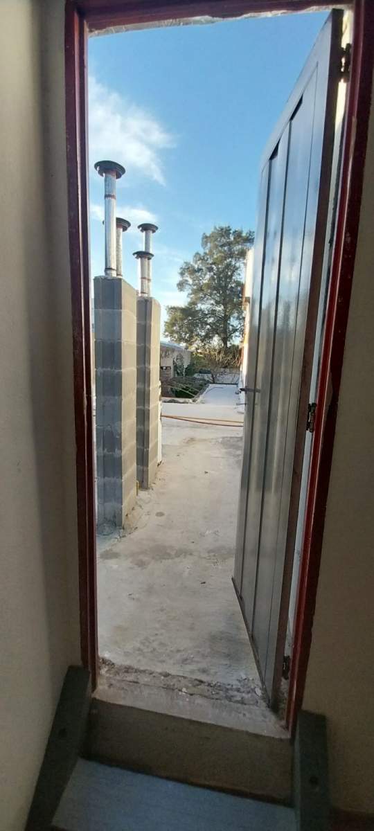 SE ALQUILA CASA GRANDE DE 4 DORMITORIOS CON GARAGE