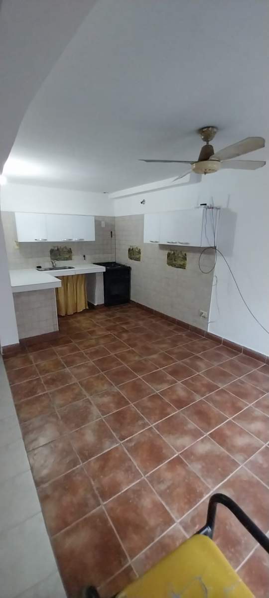 SE ALQUILA CASA GRANDE DE 4 DORMITORIOS CON GARAGE