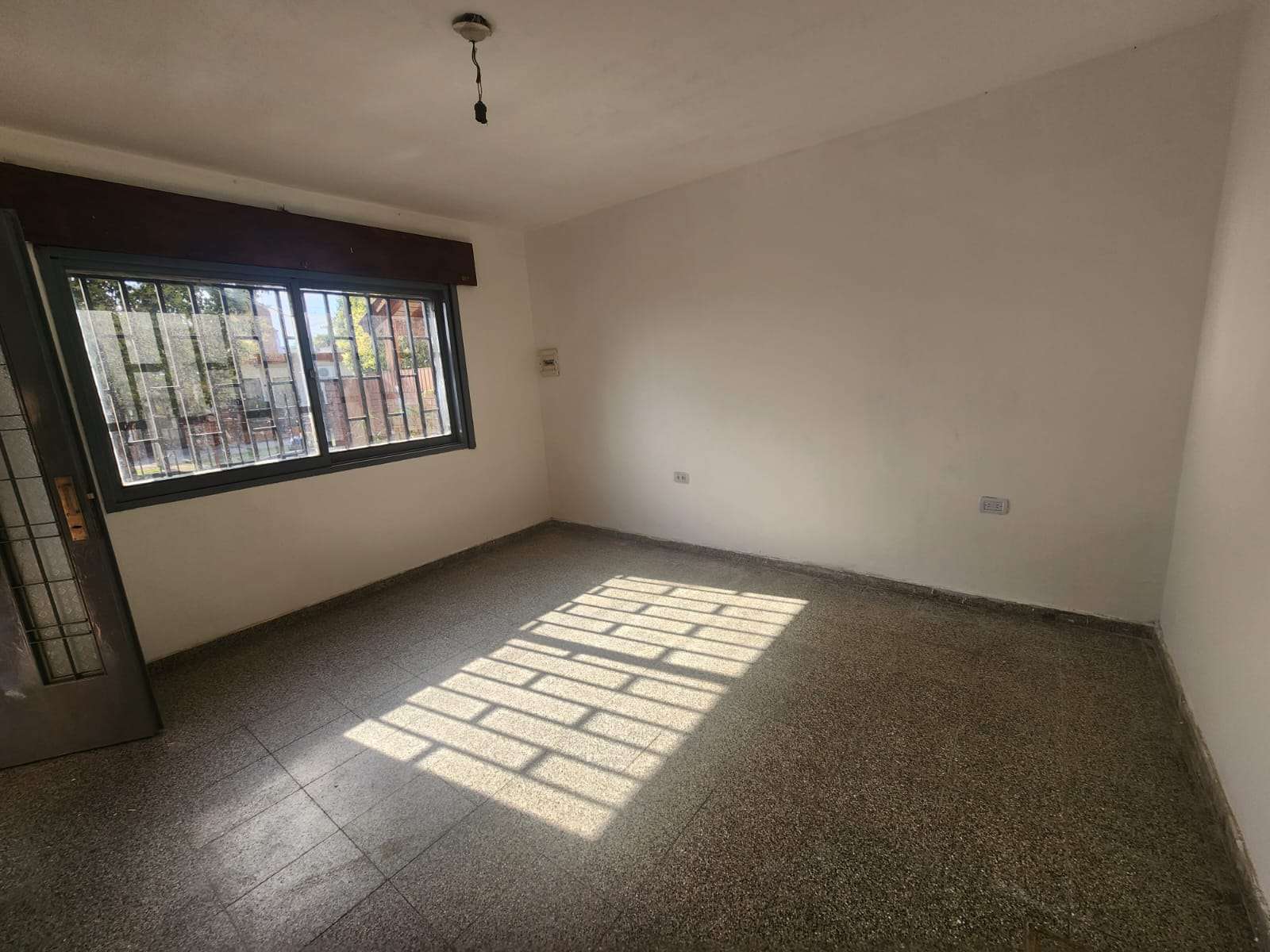 GRAL MOSCONI - SERAPIO OVEJERO 3435 - CASA 2 DORMIITORIOS EN ALQUILER
