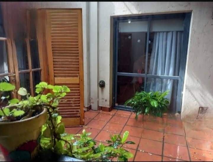SE VENDE CASA EN ZONA MUJER URBANA