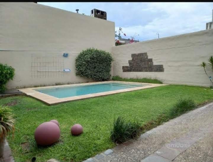 SE VENDE CASA EN ZONA MUJER URBANA