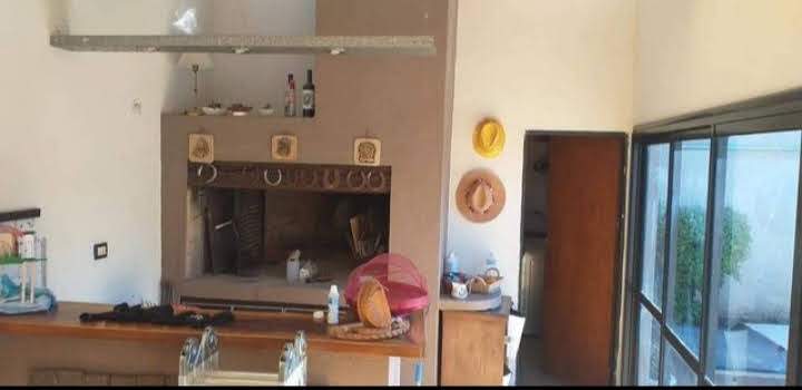 SE VENDE CASA EN ZONA MUJER URBANA