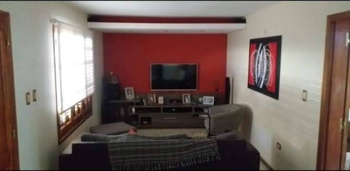 SE VENDE CASA EN ZONA MUJER URBANA