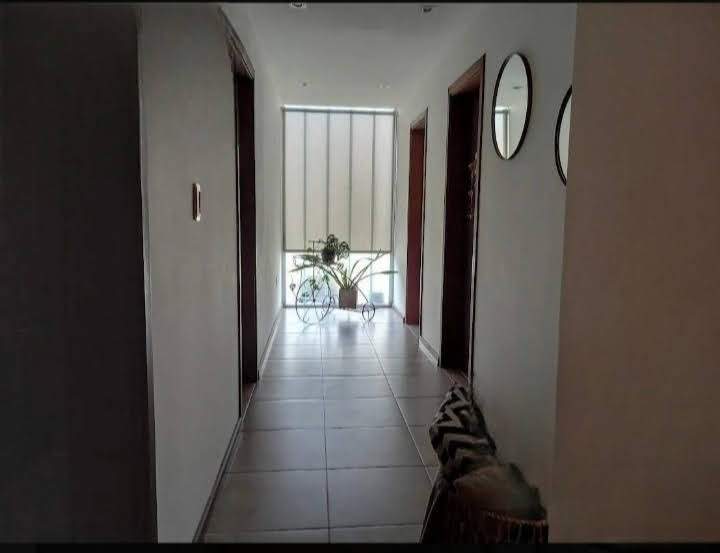 SE VENDE CASA EN ZONA MUJER URBANA