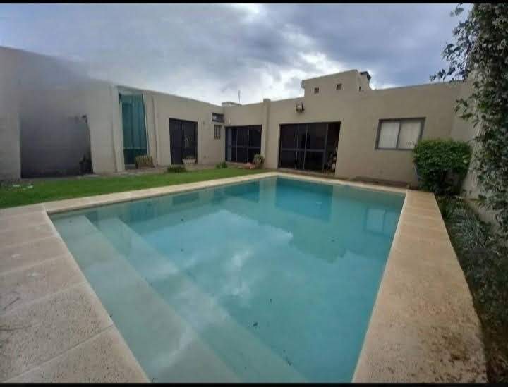 SE VENDE CASA EN ZONA MUJER URBANA