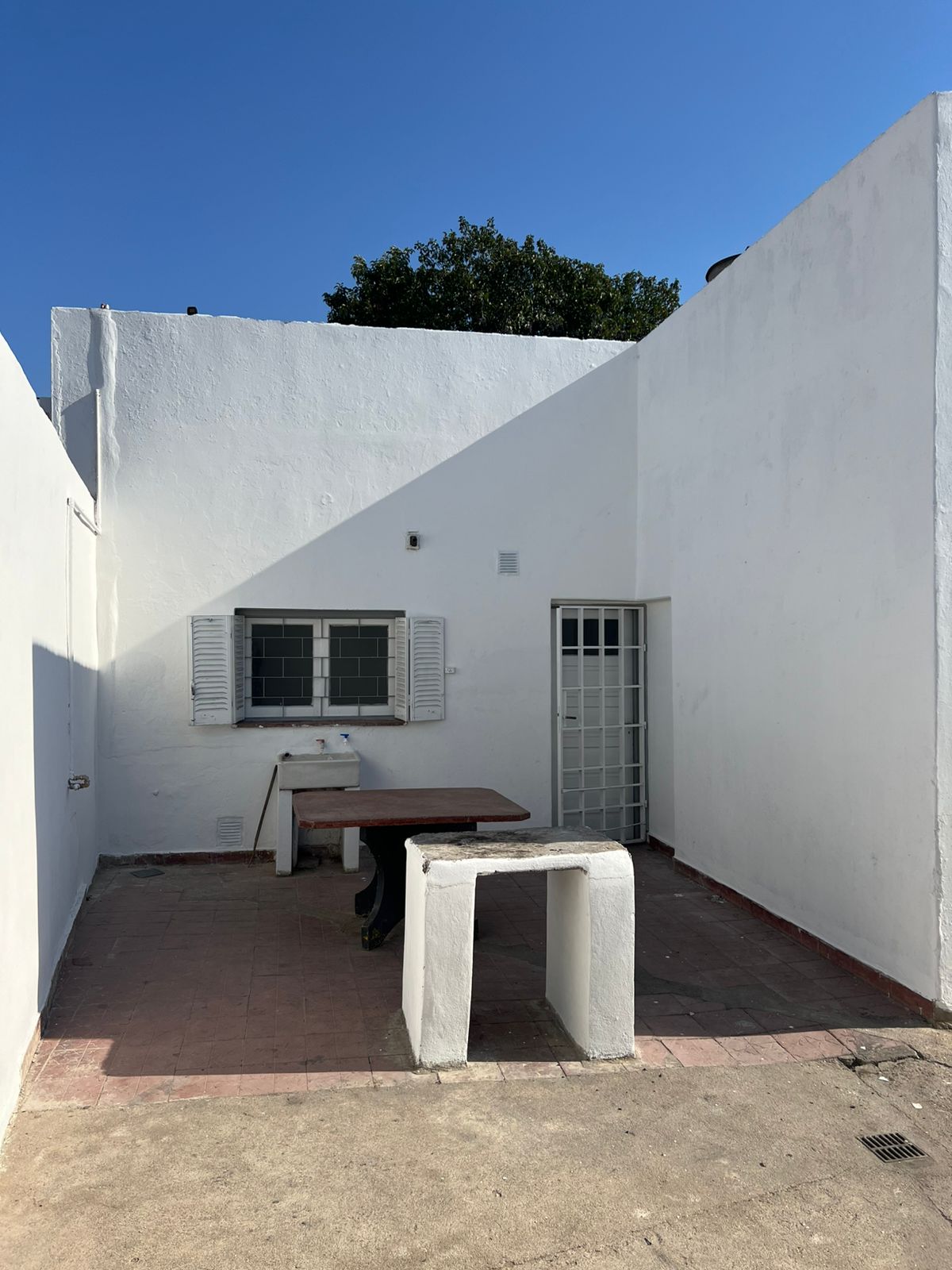 ALQUILO CASA B OBSERVATORIO, 2 DORMITORIOS CON GRAN PATIO