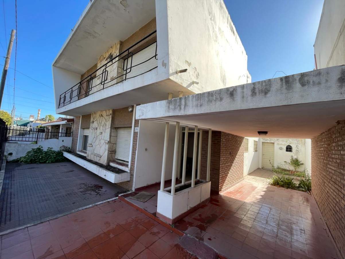 Casa de 4 dormitorios en barrio Crisol Sud
