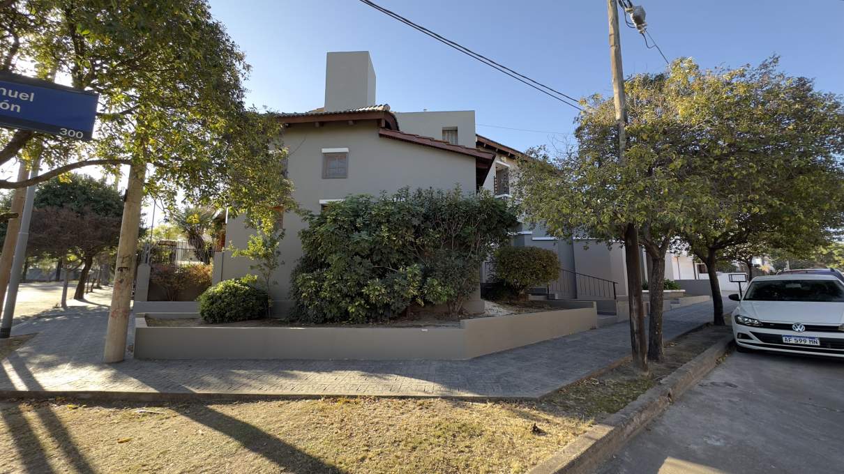 Casa de 3 dormitorios en alquiler en Lomas de San Martín - Excelente estado