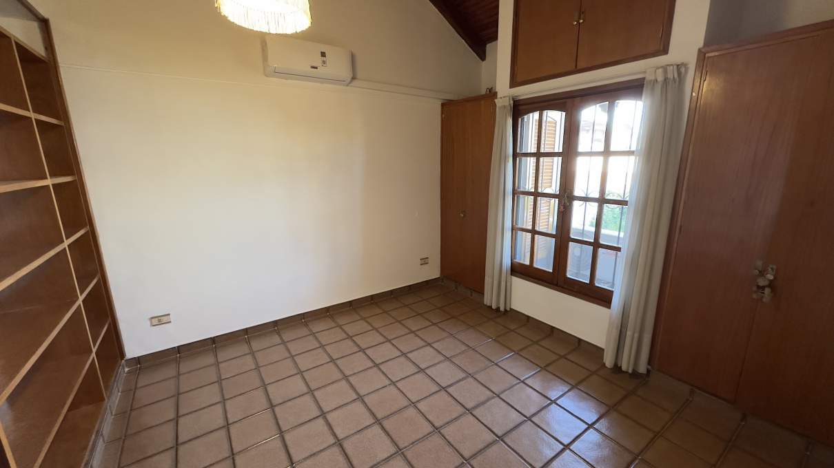 Casa de 3 dormitorios en alquiler en Lomas de San Martín - Excelente estado