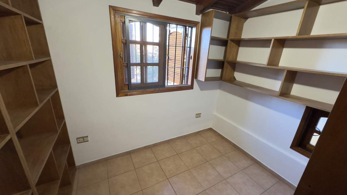 Casa de 3 dormitorios en alquiler en Lomas de San Martín - Excelente estado