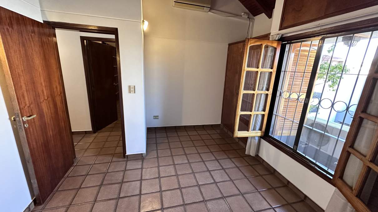 Casa de 3 dormitorios en alquiler en Lomas de San Martín - Excelente estado