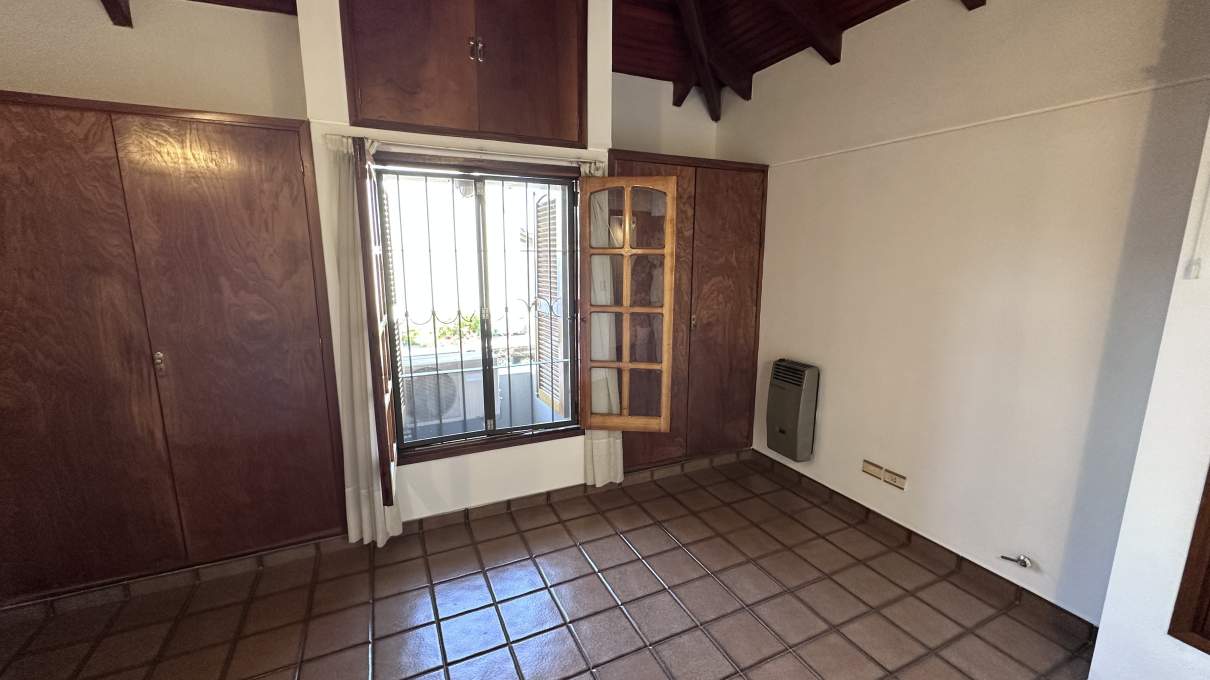 Casa de 3 dormitorios en alquiler en Lomas de San Martín - Excelente estado