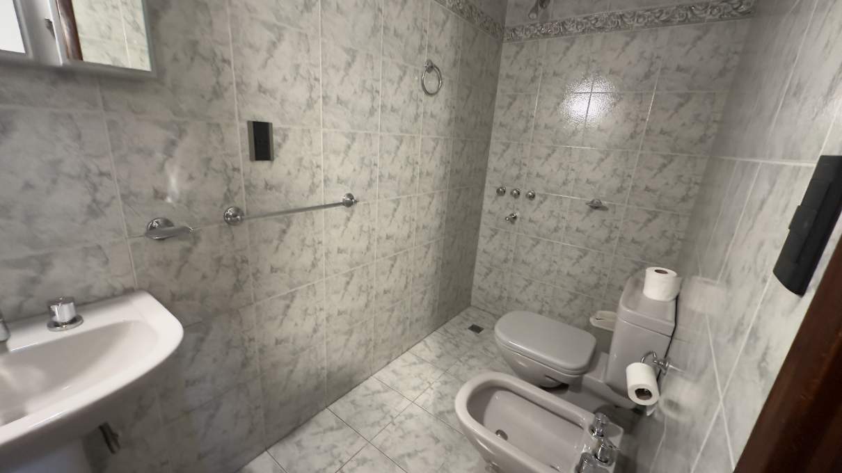 Casa de 3 dormitorios en alquiler en Lomas de San Martín - Excelente estado