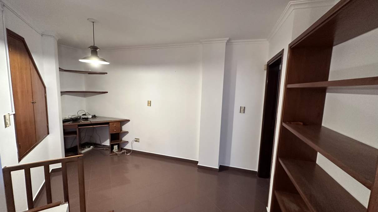 Casa de 3 dormitorios en alquiler en Lomas de San Martín - Excelente estado