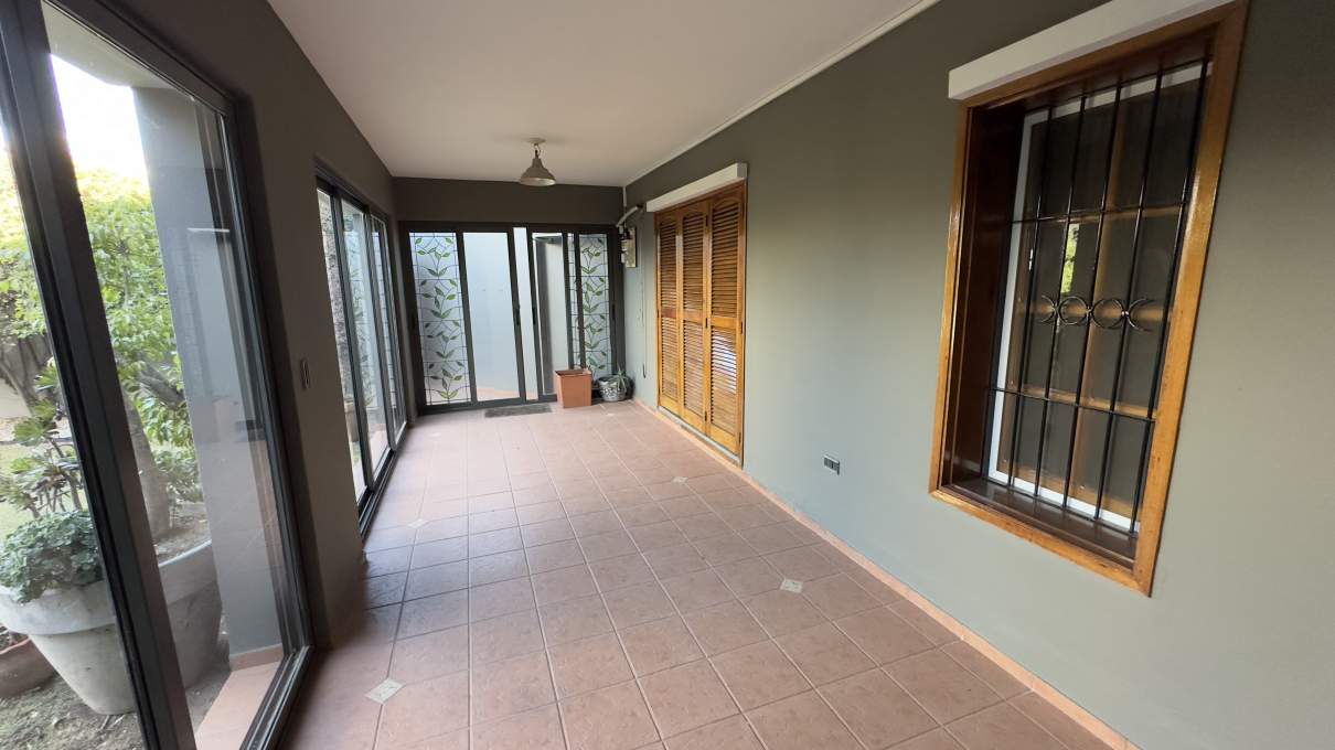 Casa de 3 dormitorios en alquiler en Lomas de San Martín - Excelente estado