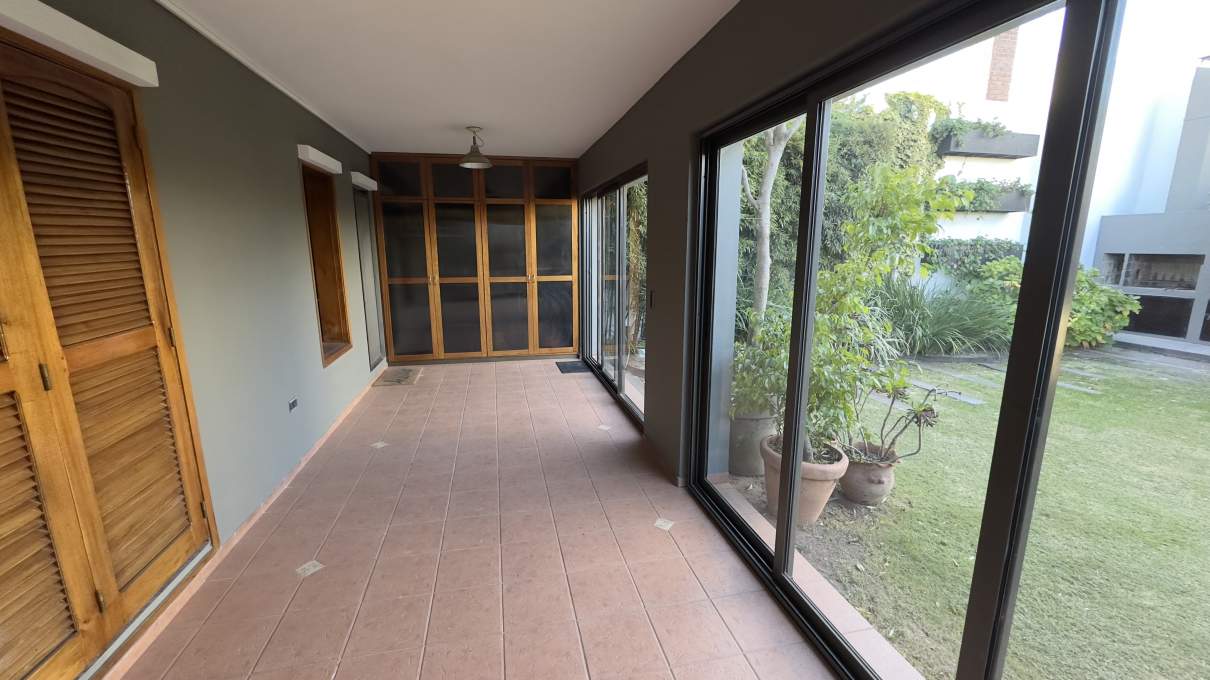 Casa de 3 dormitorios en alquiler en Lomas de San Martín - Excelente estado