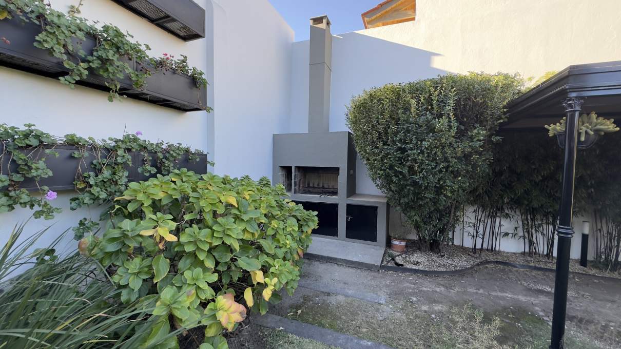 Casa de 3 dormitorios en alquiler en Lomas de San Martín - Excelente estado