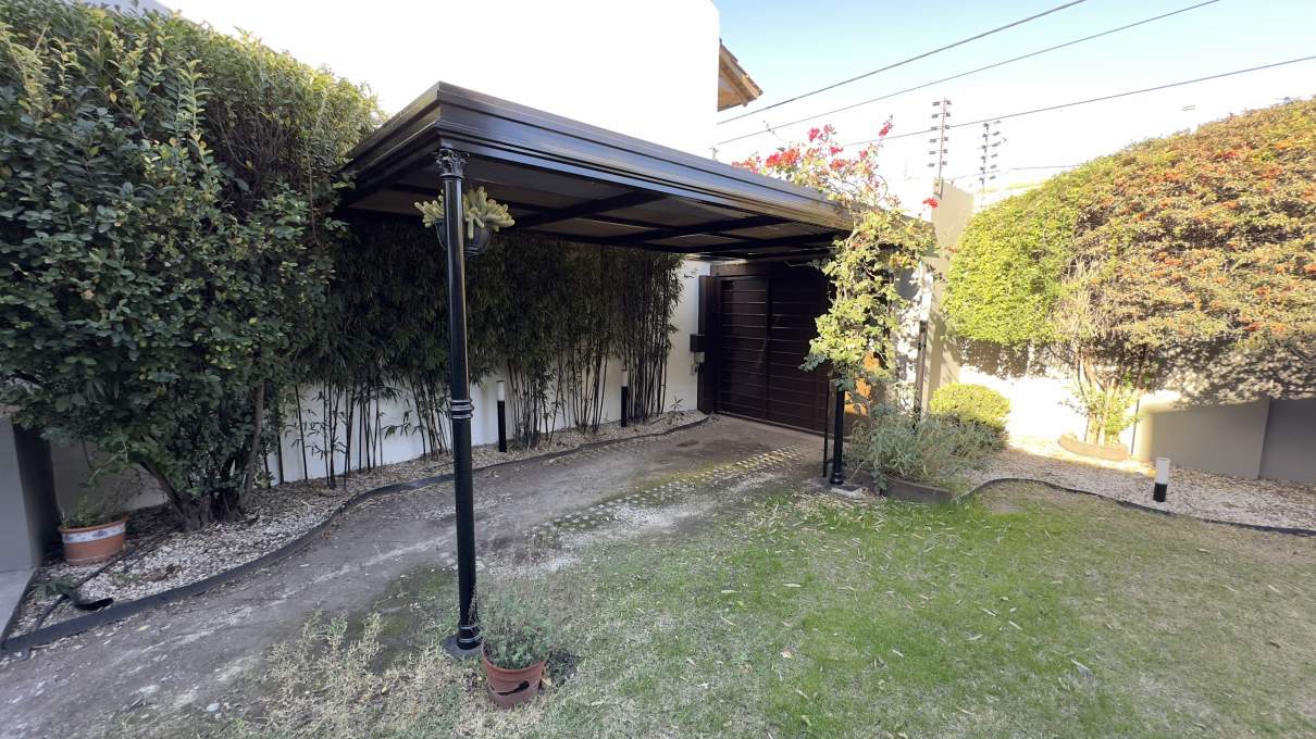Casa de 3 dormitorios en alquiler en Lomas de San Martín - Excelente estado