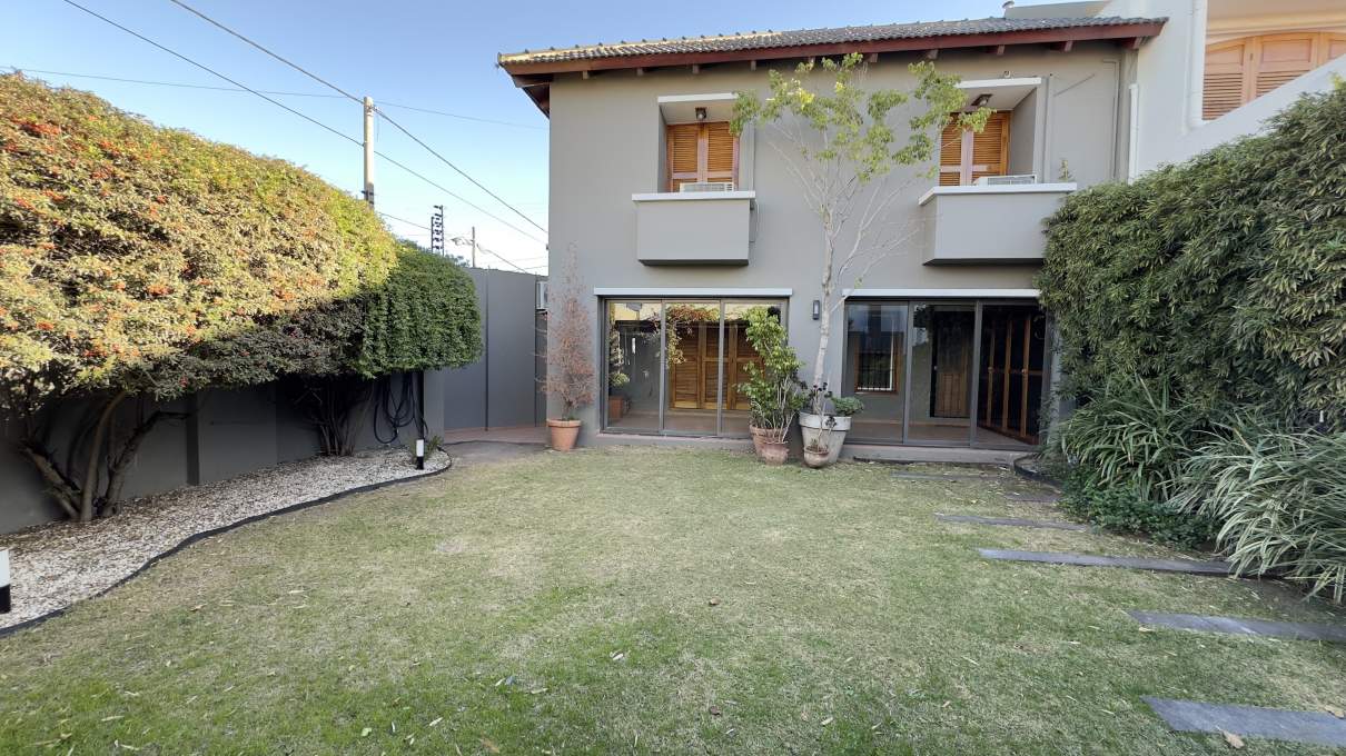 Casa de 3 dormitorios en alquiler en Lomas de San Martín - Excelente estado