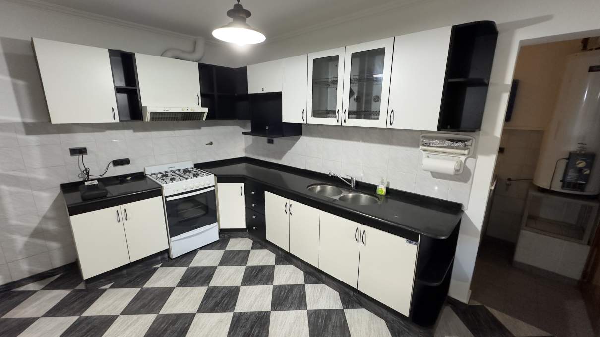 Casa de 3 dormitorios en alquiler en Lomas de San Martín - Excelente estado