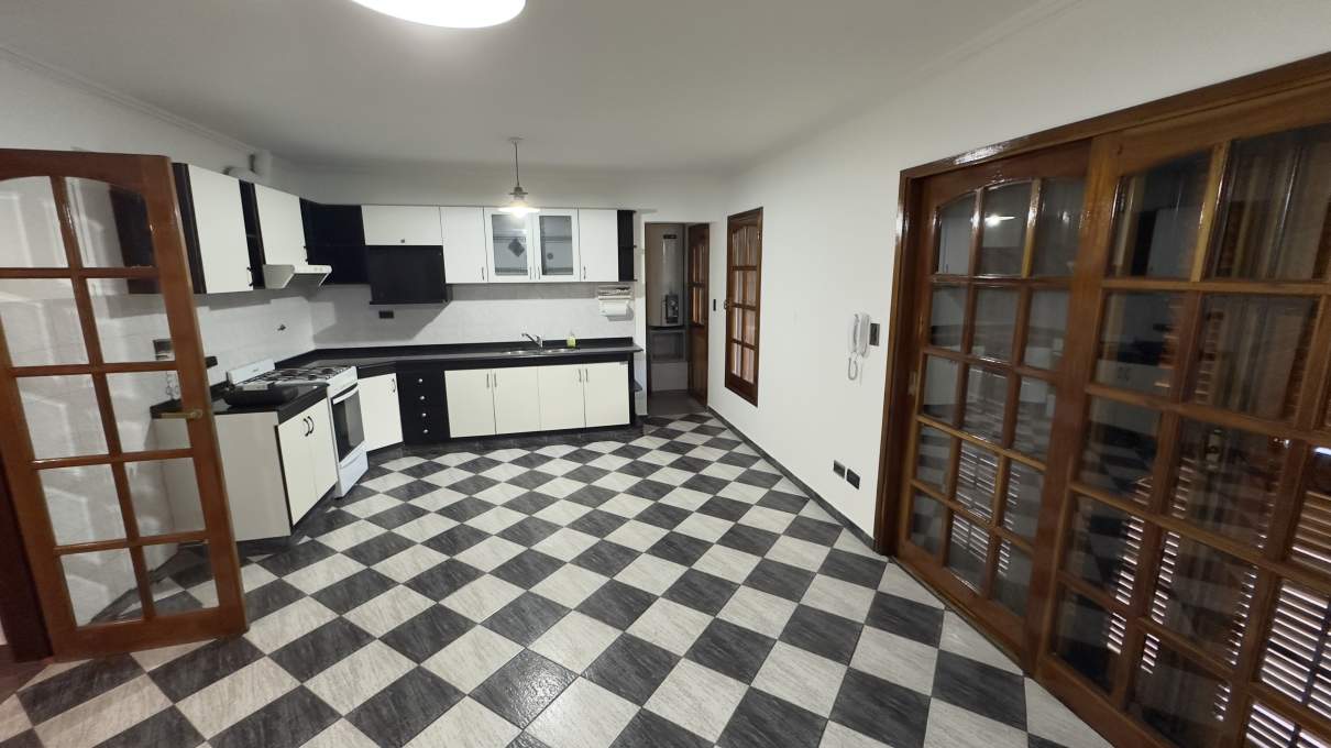 Casa de 3 dormitorios en alquiler en Lomas de San Martín - Excelente estado