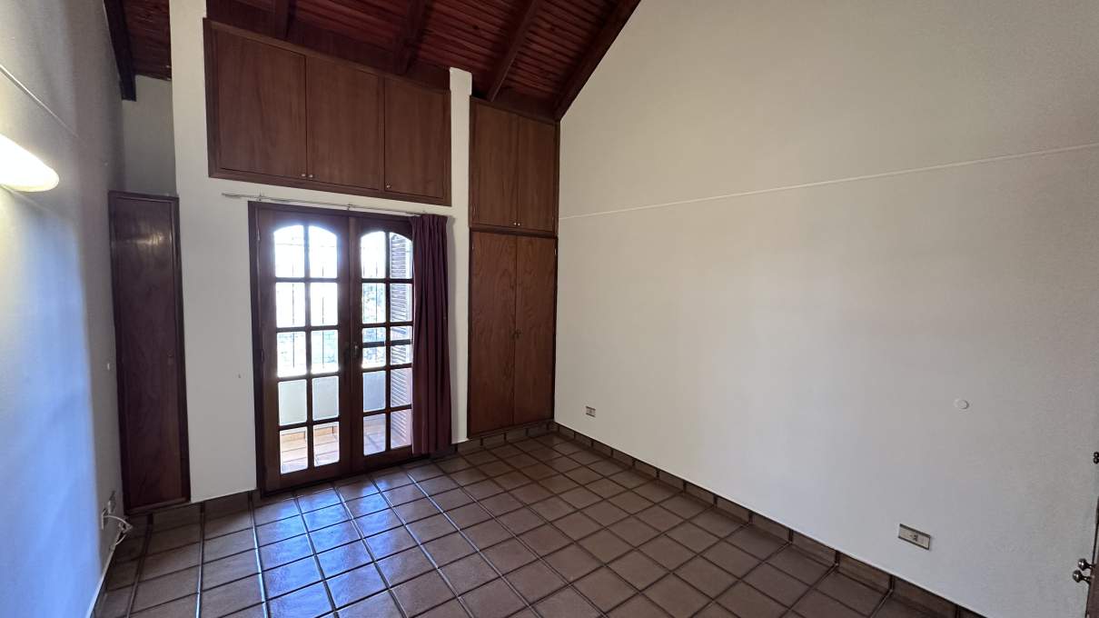 Casa de 3 dormitorios en alquiler en Lomas de San Martín - Excelente estado
