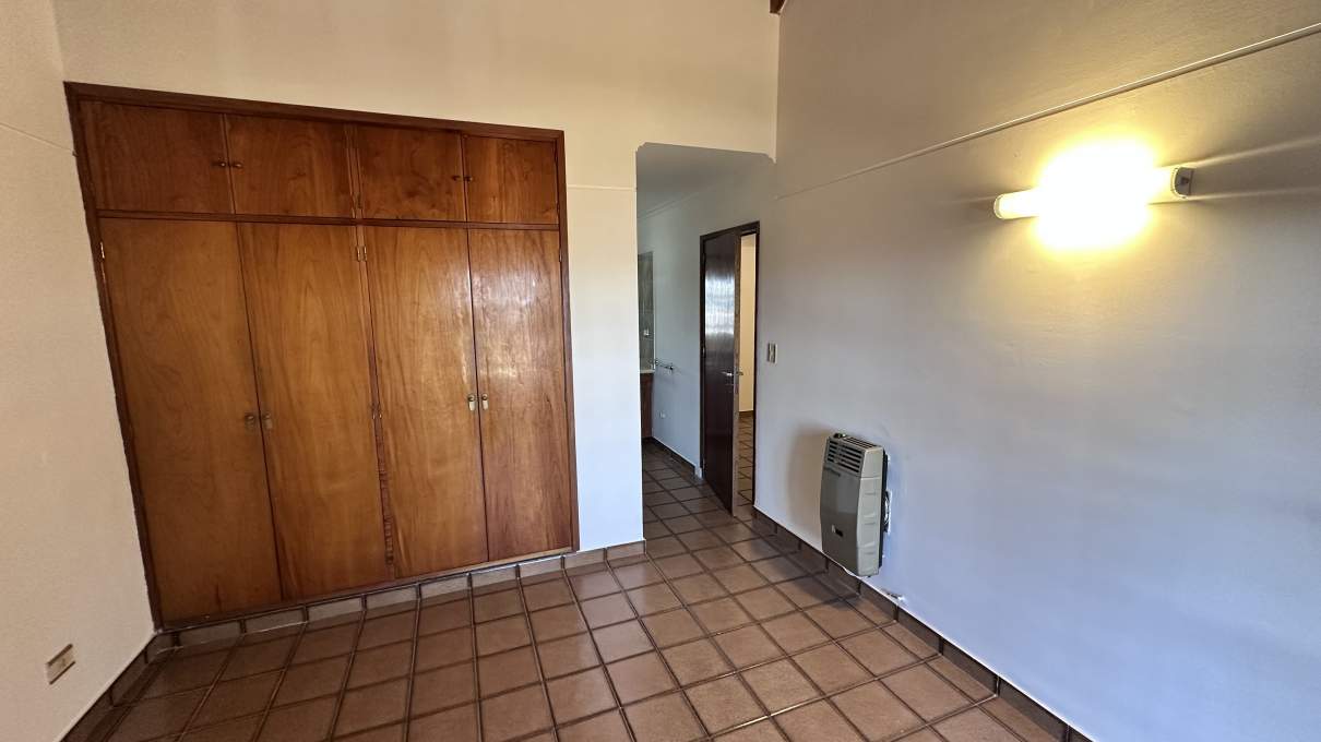 Casa de 3 dormitorios en alquiler en Lomas de San Martín - Excelente estado