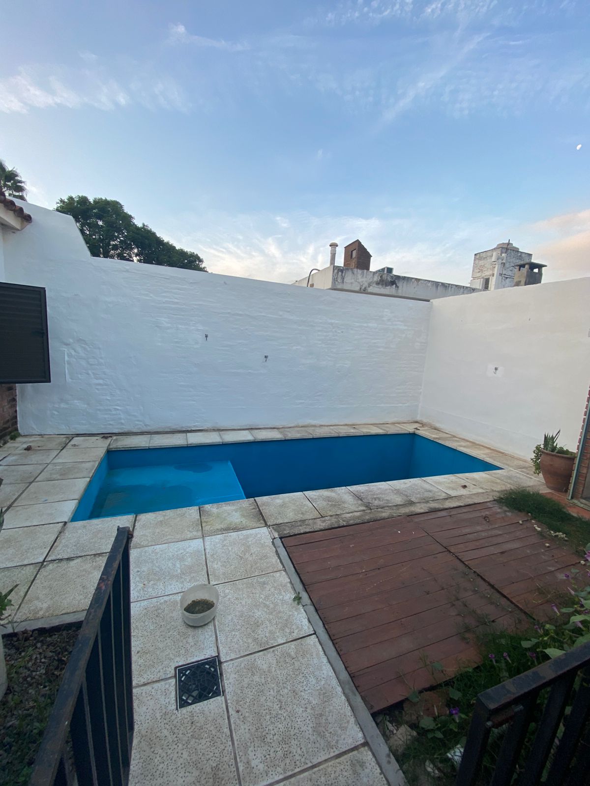 CASA DE TRES DORMITORIOS CON PILETA EN BARRIO ALTO VERDE
