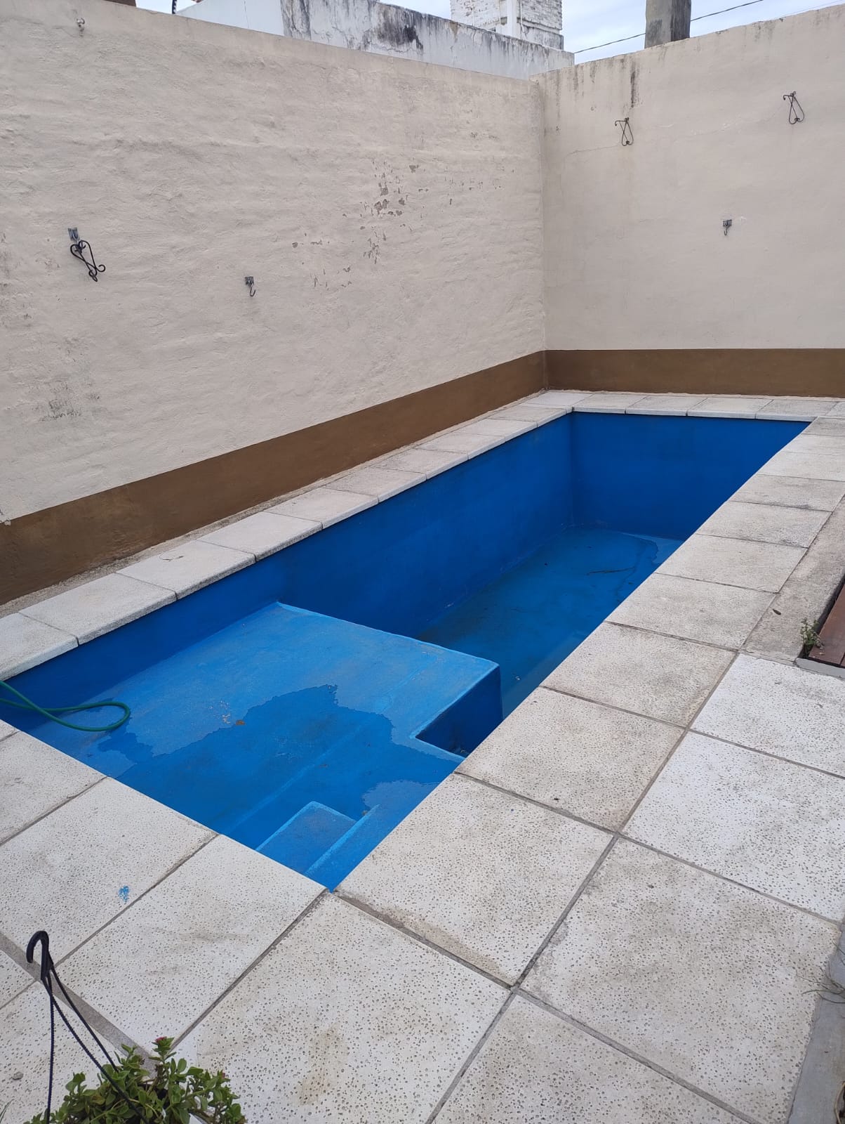 CASA DE TRES DORMITORIOS CON PILETA EN BARRIO ALTO VERDE