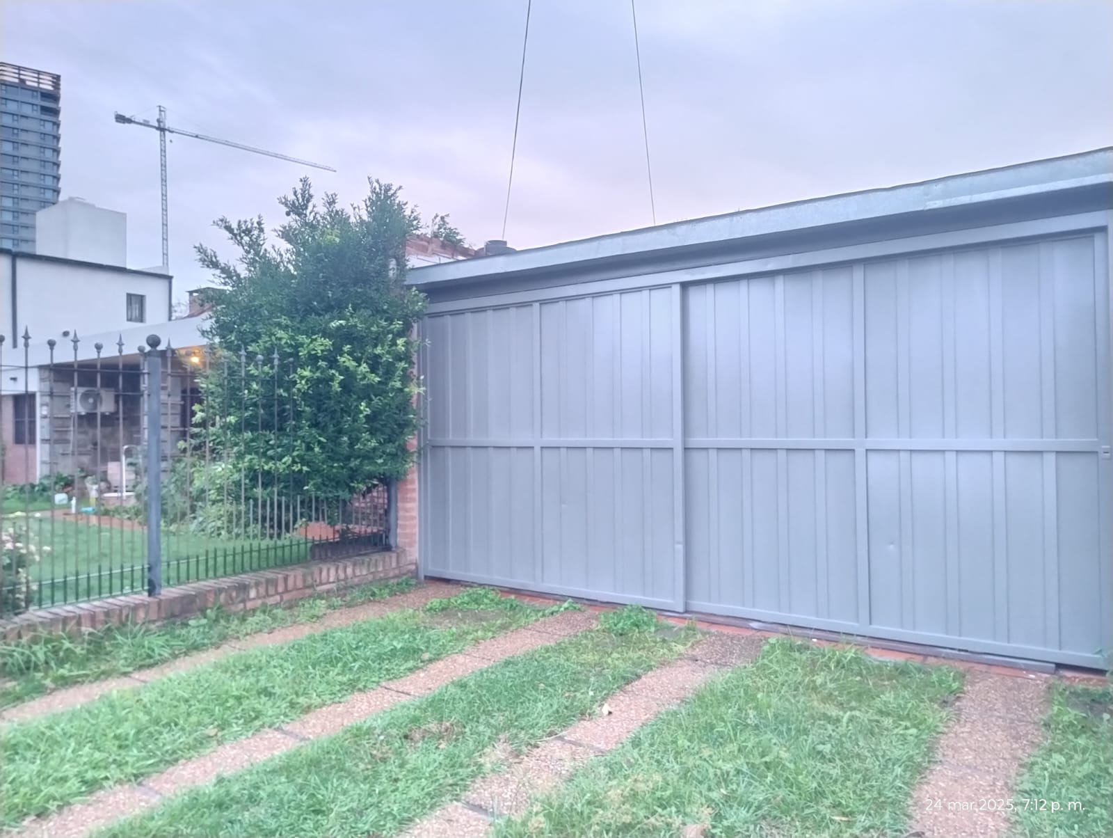 CASA DE TRES DORMITORIOS CON PILETA EN BARRIO ALTO VERDE