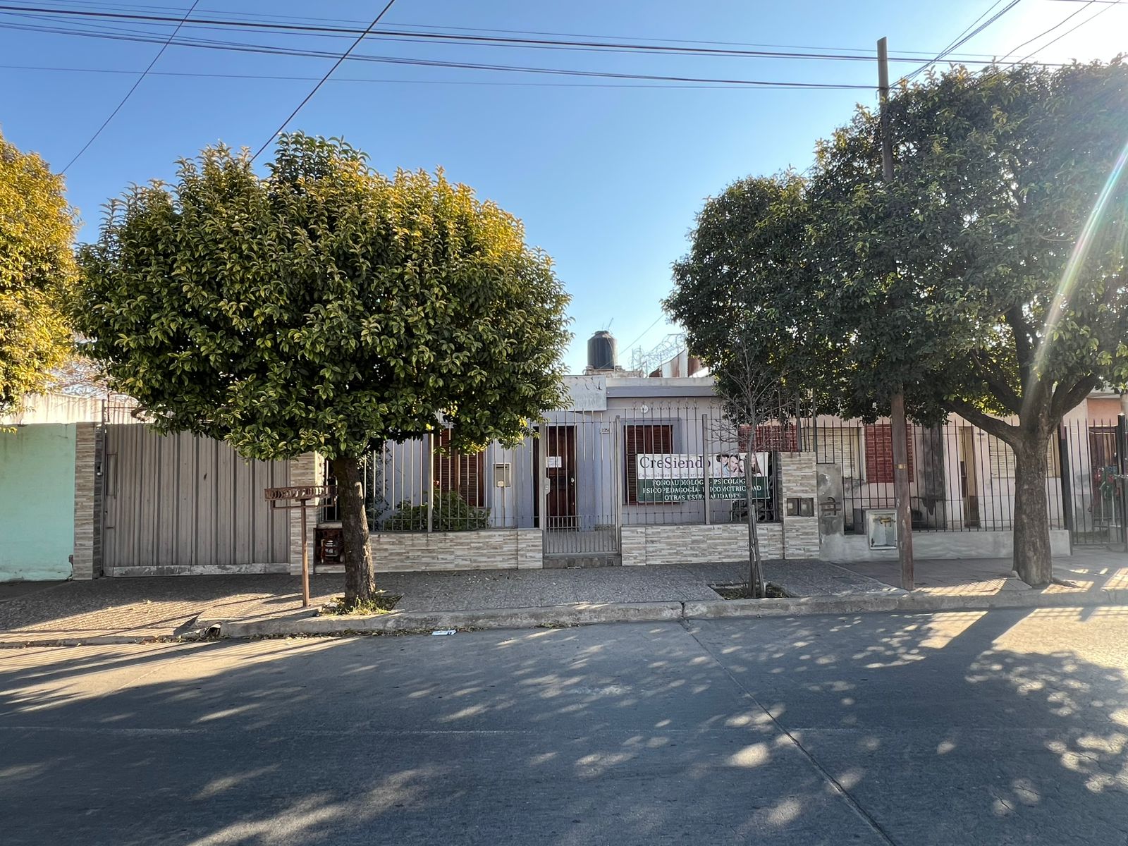 BARRIO VILLA ADELA  VENTA - IDEAL RENTA CASA 3 DORMITORIOS MAS  2 DPTOS.