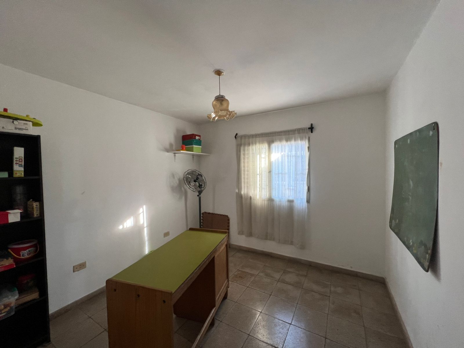 BARRIO VILLA ADELA  VENTA - IDEAL RENTA CASA 3 DORMITORIOS MAS  2 DPTOS.