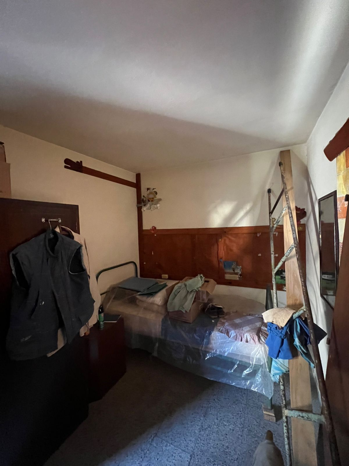 BARRIO VILLA ADELA  VENTA - IDEAL RENTA CASA 3 DORMITORIOS MAS  2 DPTOS.