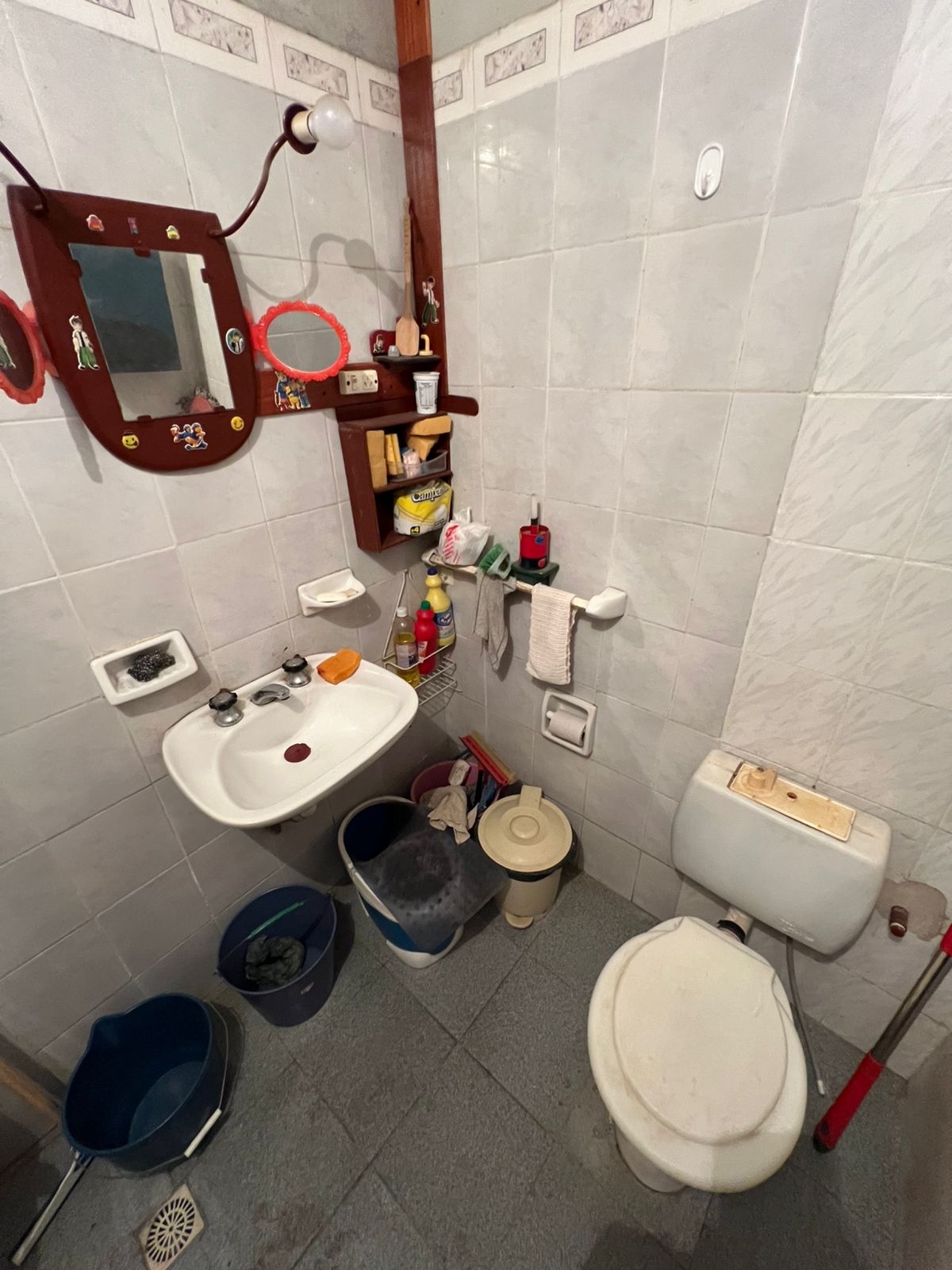 BARRIO VILLA ADELA  VENTA - IDEAL RENTA CASA 3 DORMITORIOS MAS  2 DPTOS.