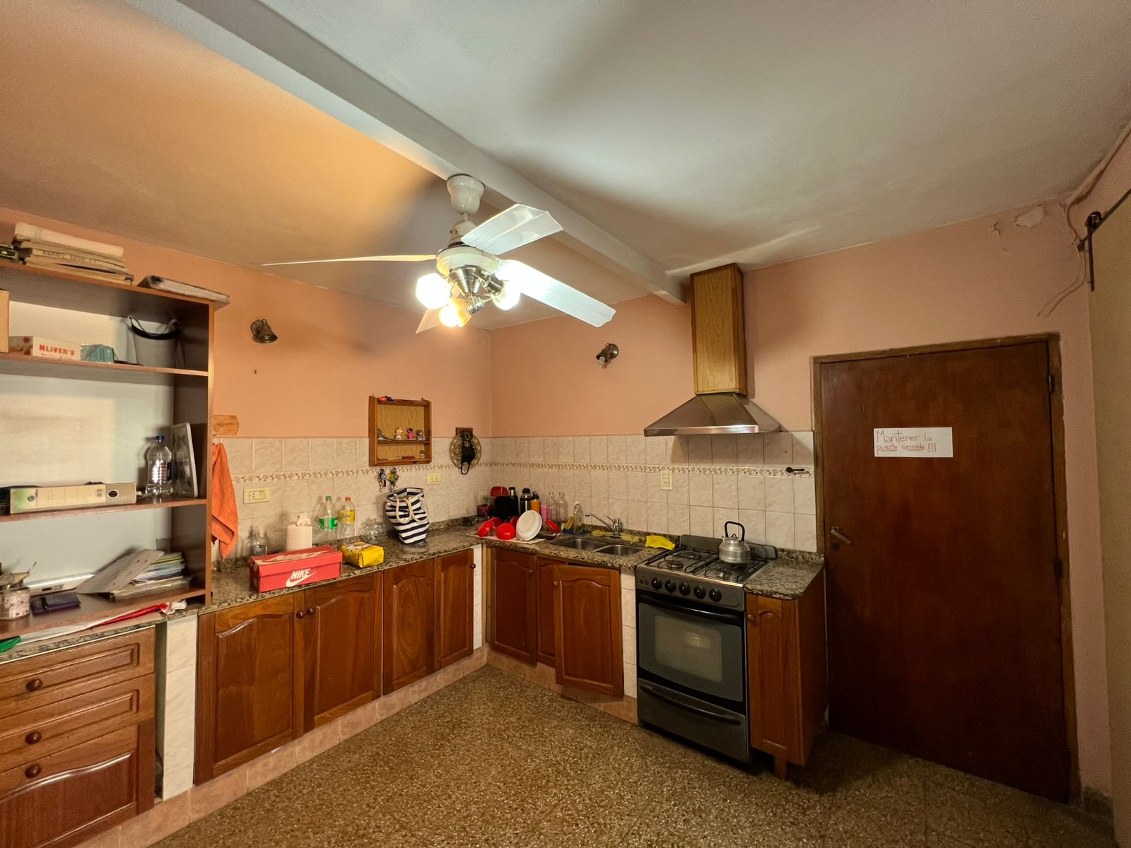 BARRIO VILLA ADELA  VENTA - IDEAL RENTA CASA 3 DORMITORIOS MAS  2 DPTOS.