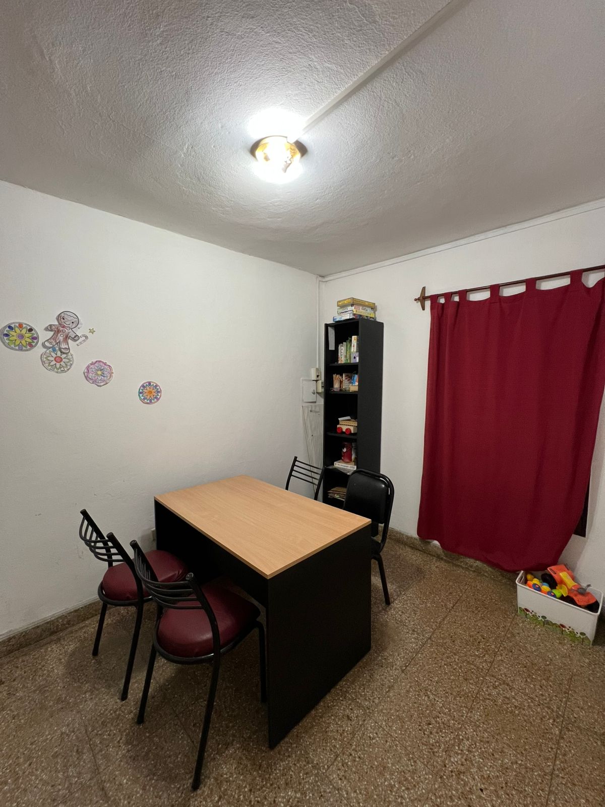 BARRIO VILLA ADELA  VENTA - IDEAL RENTA CASA 3 DORMITORIOS MAS  2 DPTOS.