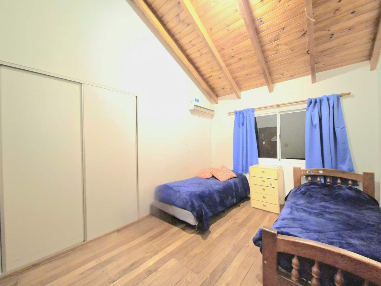 VENTA CASA 3 DORM COCHERA Y PILETA MENDIOLAZA