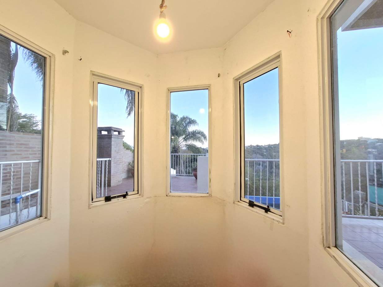 VENTA CASA 3 DORM COCHERA Y PILETA MENDIOLAZA