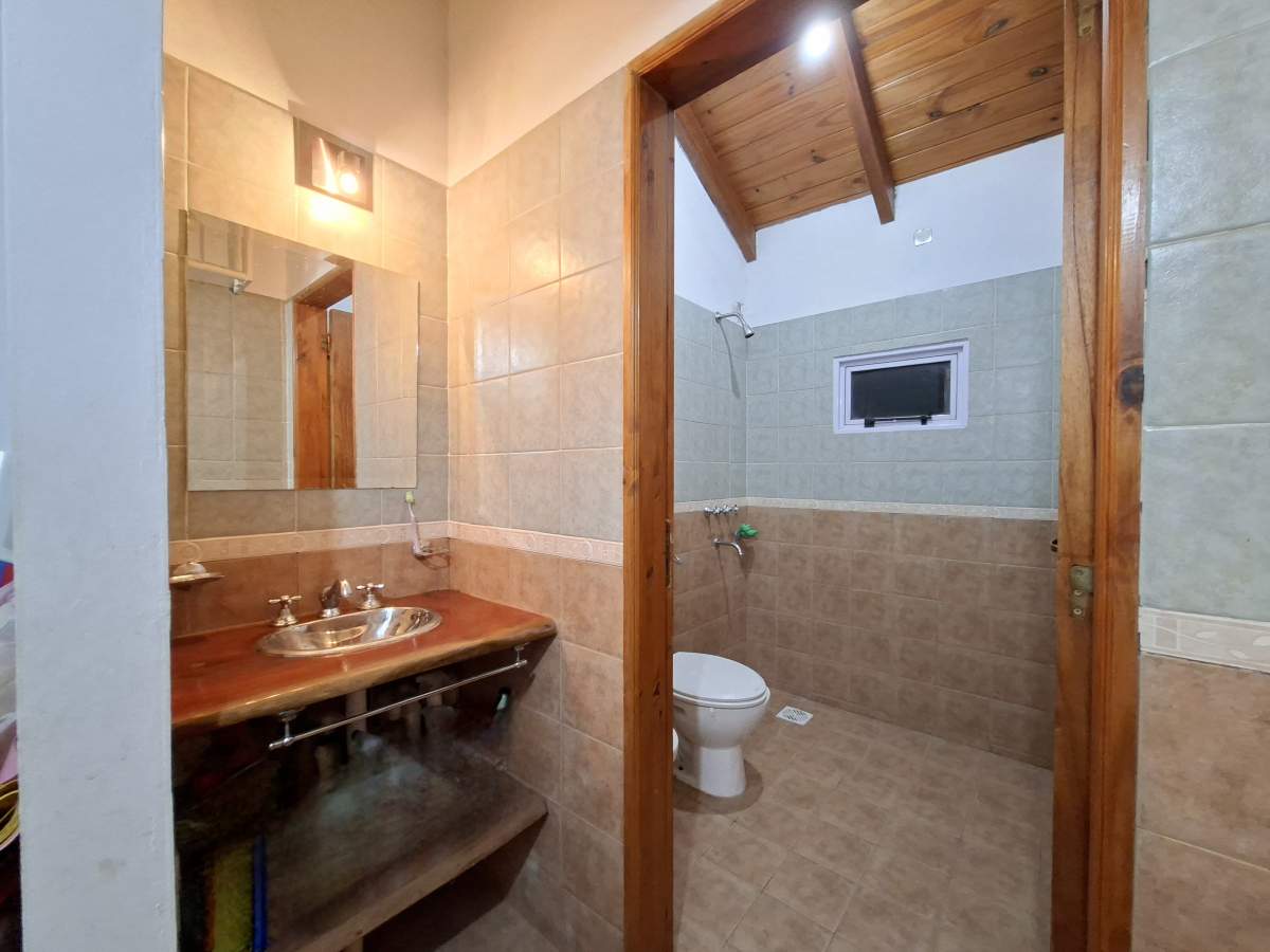 VENTA CASA 3 DORM COCHERA Y PILETA MENDIOLAZA