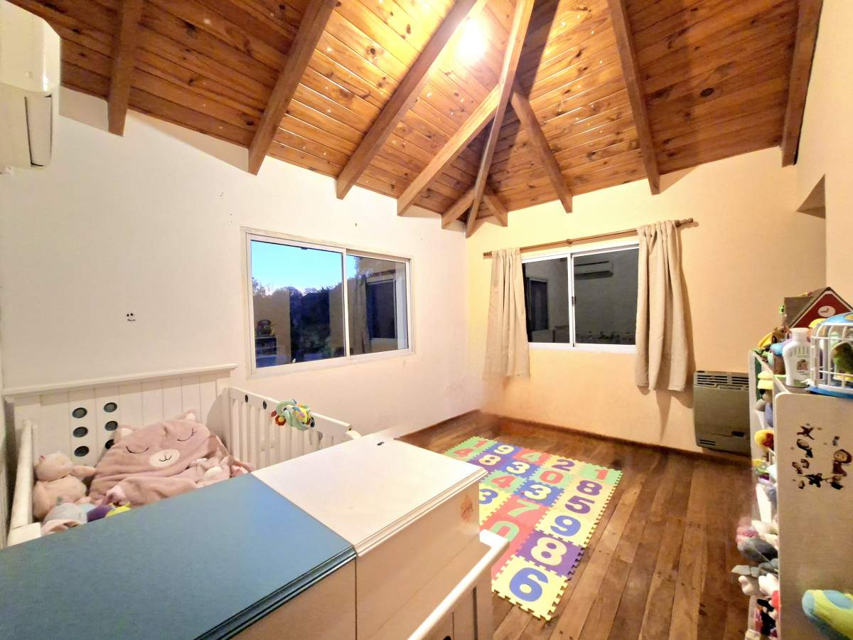 VENTA CASA 3 DORM COCHERA Y PILETA MENDIOLAZA