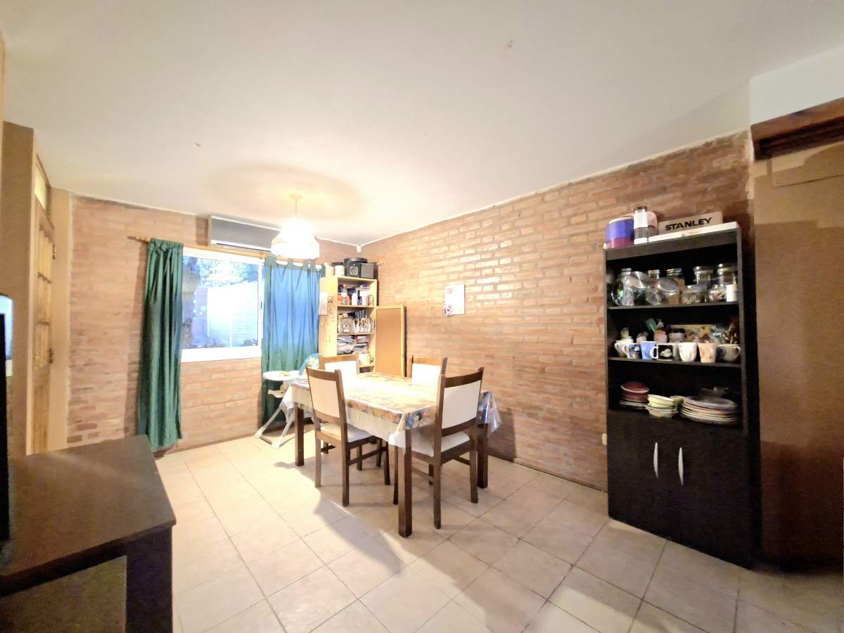 VENTA CASA 3 DORM COCHERA Y PILETA MENDIOLAZA