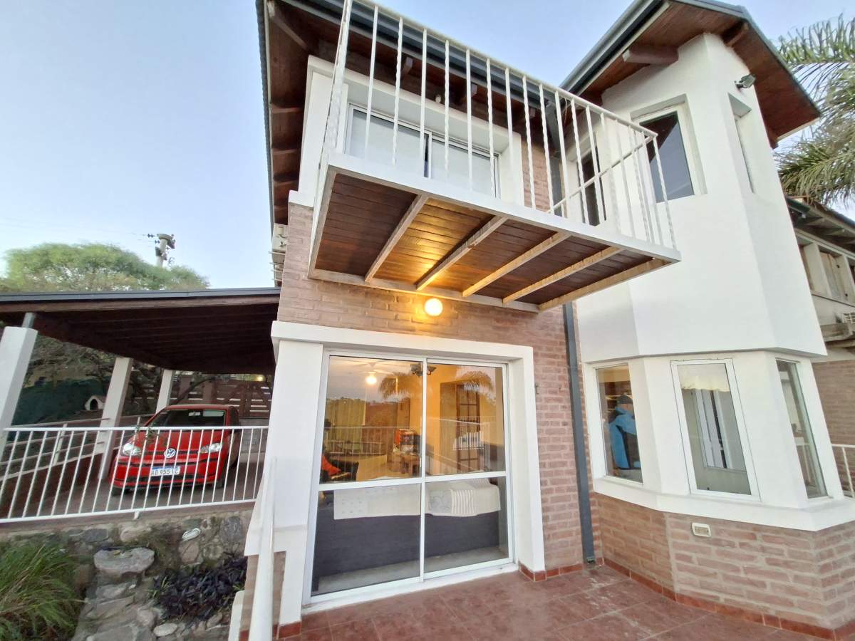 VENTA CASA 3 DORM COCHERA Y PILETA MENDIOLAZA