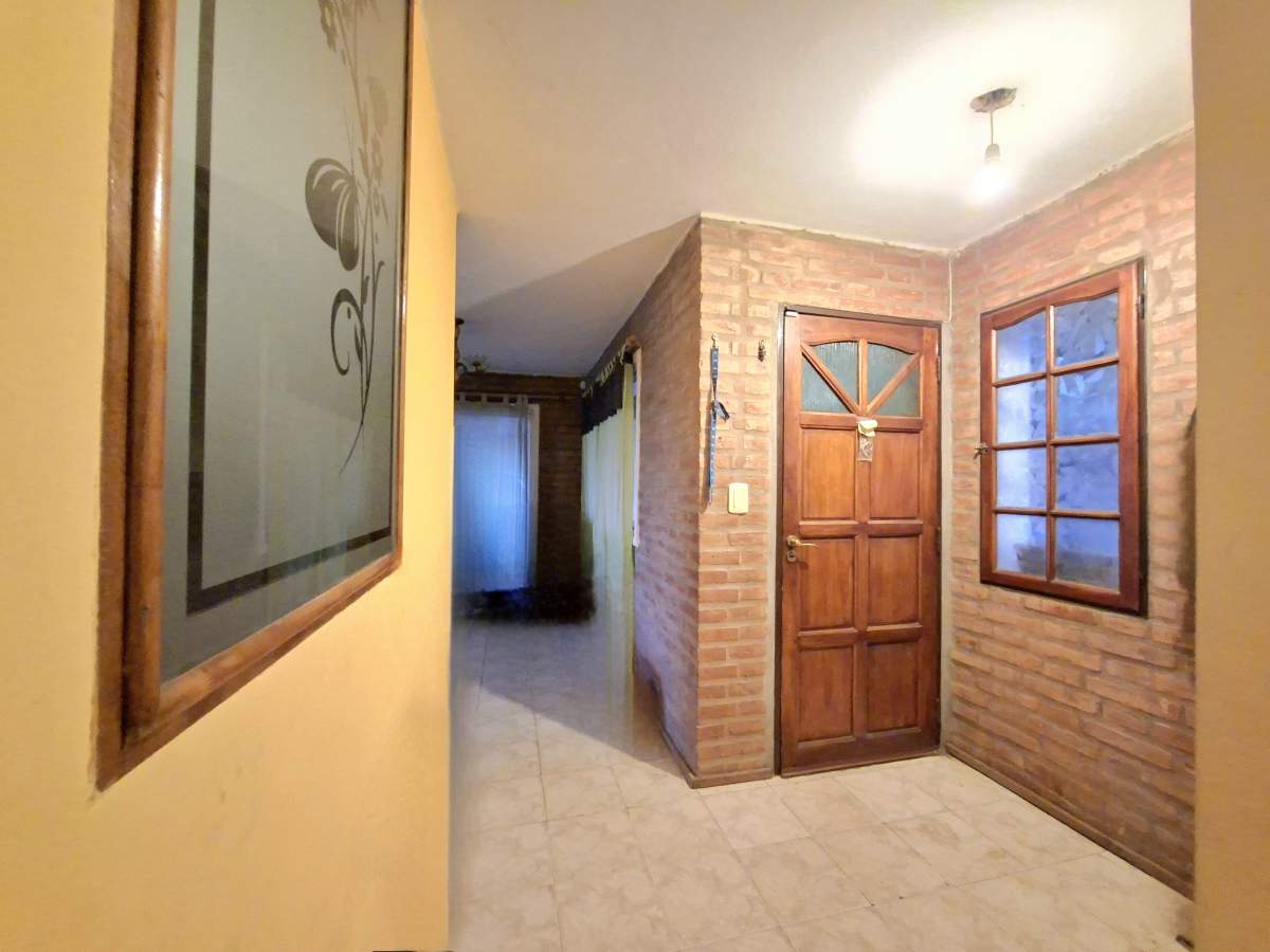 VENTA CASA 3 DORM COCHERA Y PILETA MENDIOLAZA