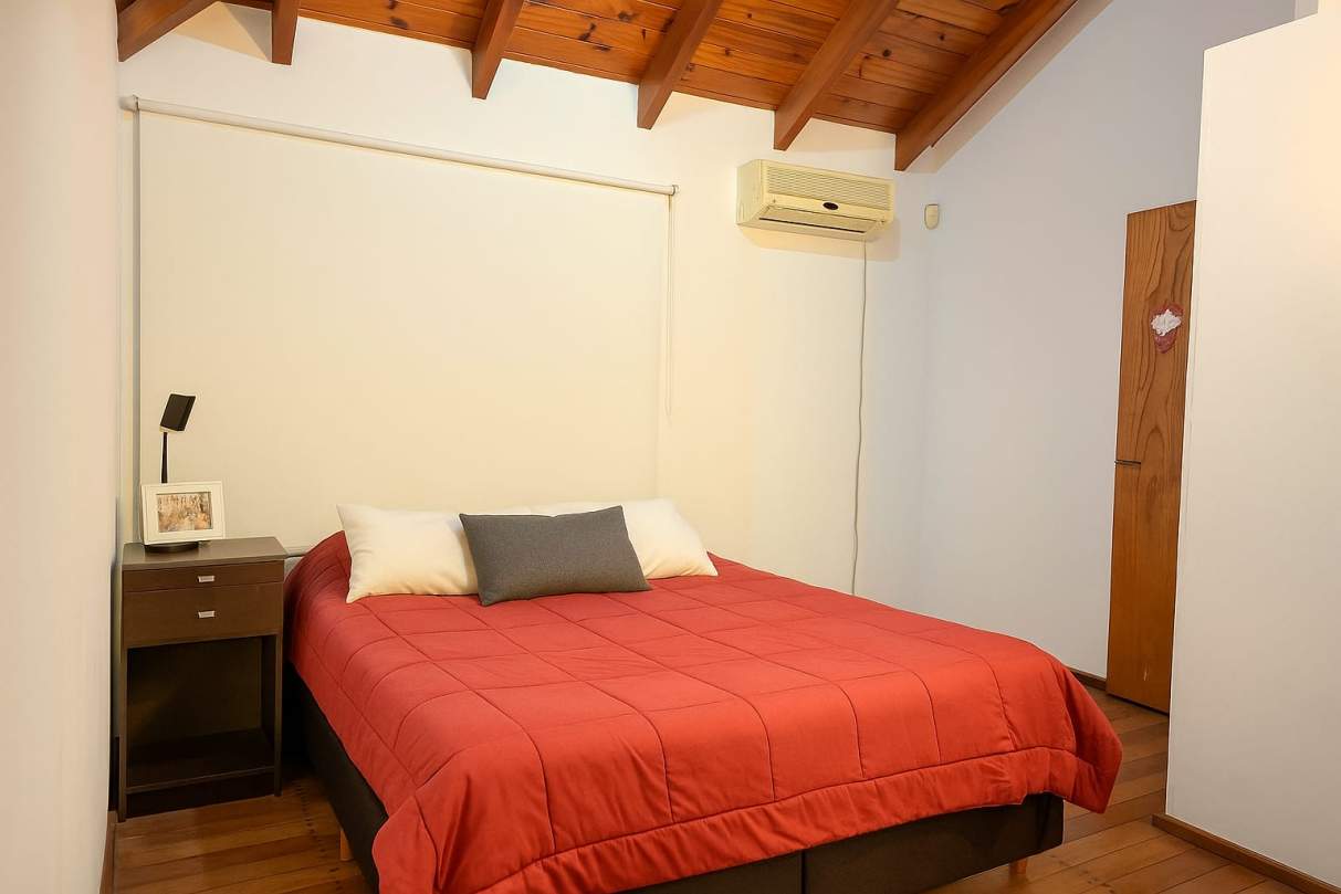 VENTA CASA 3 DORM COCHERA Y PILETA MENDIOLAZA